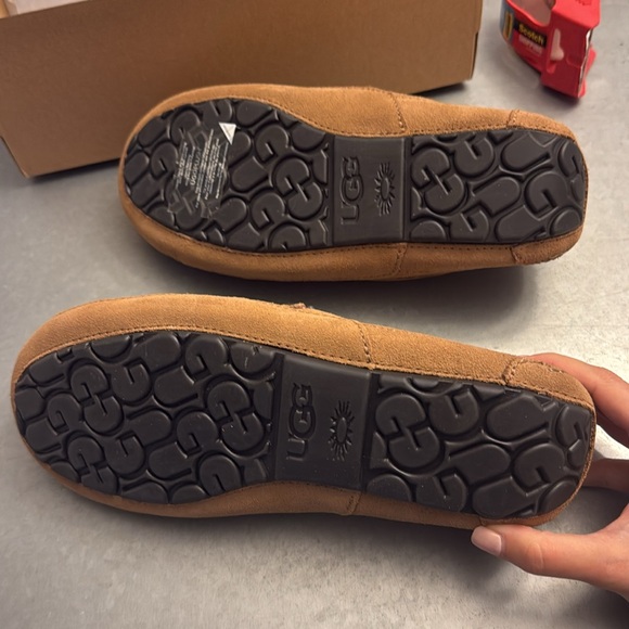 Cozy Brown Suede Moccasin Slippers Never Worn. Mens size 9. With Original Box - Picture 5 of 6